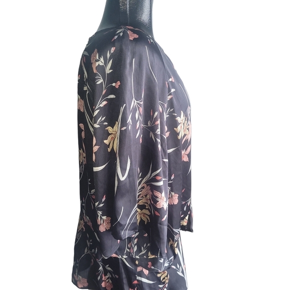 Vince Camuto Black Floral Print Short Sleeve Blouse 3X - Picture 4 of 7